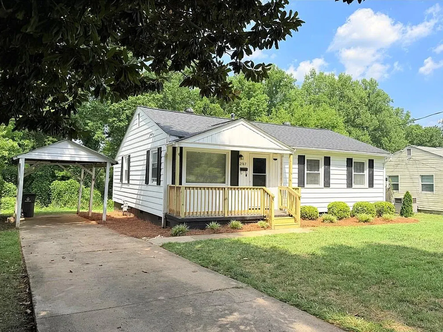 3 bed, 876 sqft, $1,400 — Photo 2