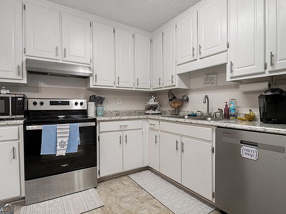 5th image of 230 Laurel Way