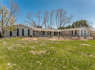 2915 Indian Hill Rd, Cedar Rapids, IA 52403