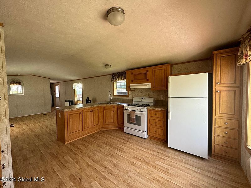 4th image of 39 Cedar Hill Drive