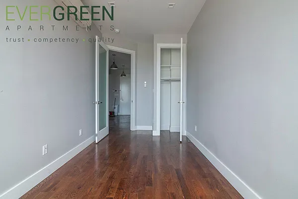 Rented by Evergreen Apartments BK | media 3