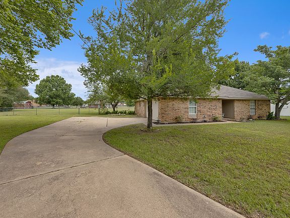 3rd image of 2944 Whispering Creek Ln