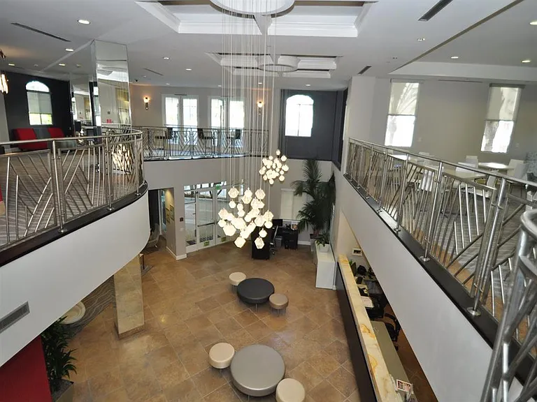 La Jolla Crossroads Apartments — Photo 8