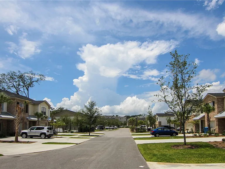 702 Mariners Cir — Photo 33