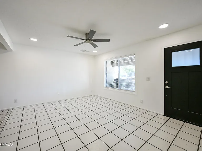 5833 W John Cabot Rd — Photo 5