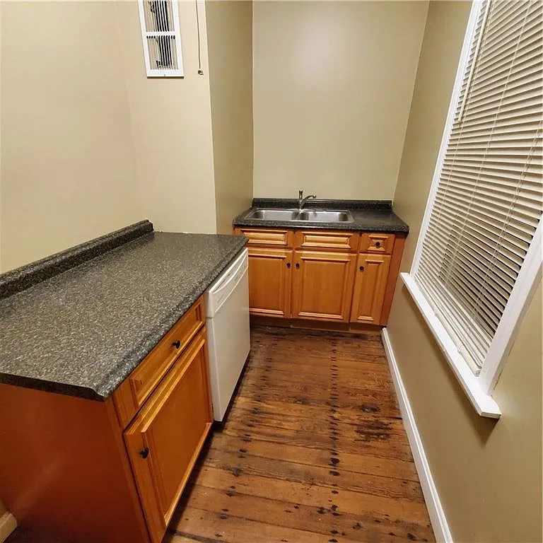 2 bed, 975 sqft, $1,550 — Photo 4