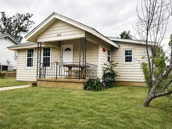 526 N 7th St, Clinton, OK 73601