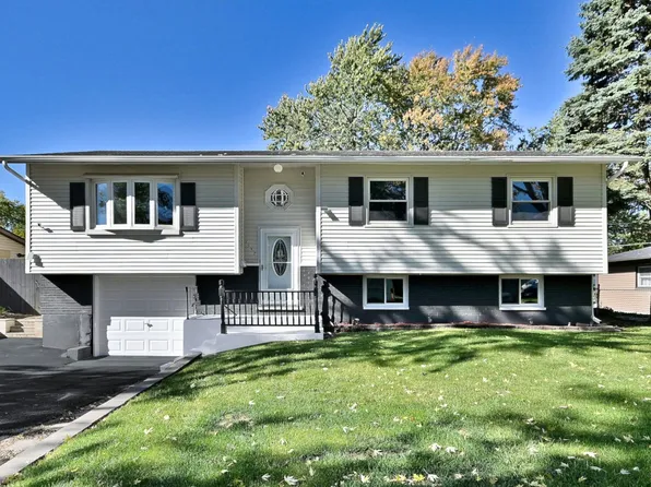 6938 Meadowbrook Ln, Hanover Park, IL 60133