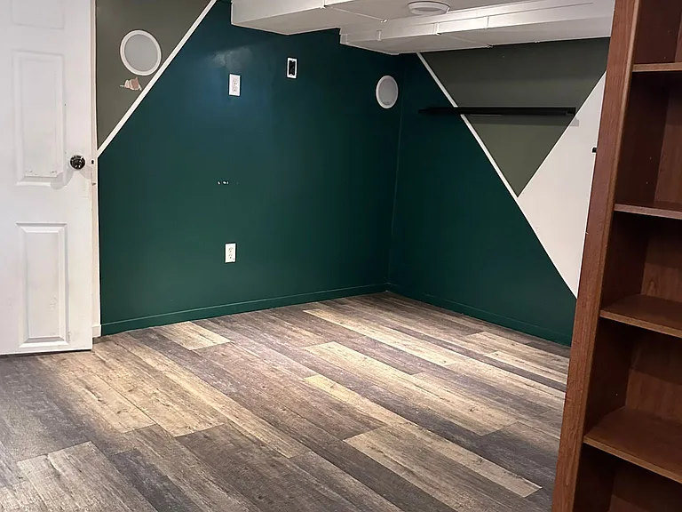 40 Montye Ave #BASEMENT — Photo 8