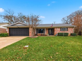 324 Moore Creek Rd, Hurst, TX 76053