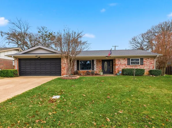 324 Moore Creek Rd, Hurst, TX 76053
