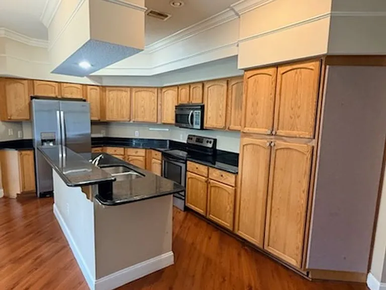4351 Ellinwood Blvd — Photo 9