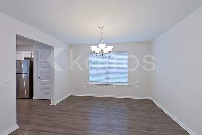 3 bed, 2.5 bath, 2112 sqft, $2,045 — Photo 2