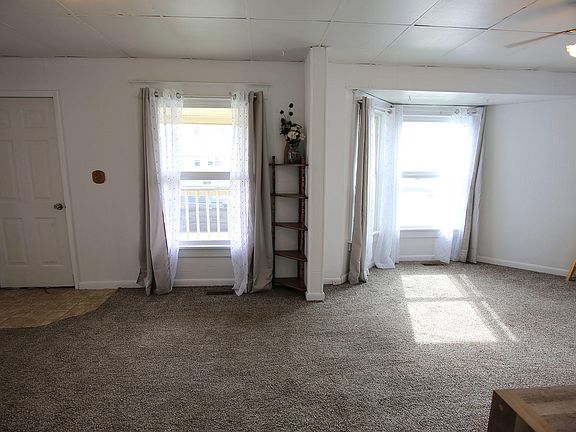 4th image of 204/212 Custer St