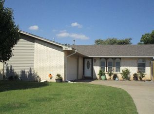 6711 SW Drakestone Blvd, Lawton, OK 73505