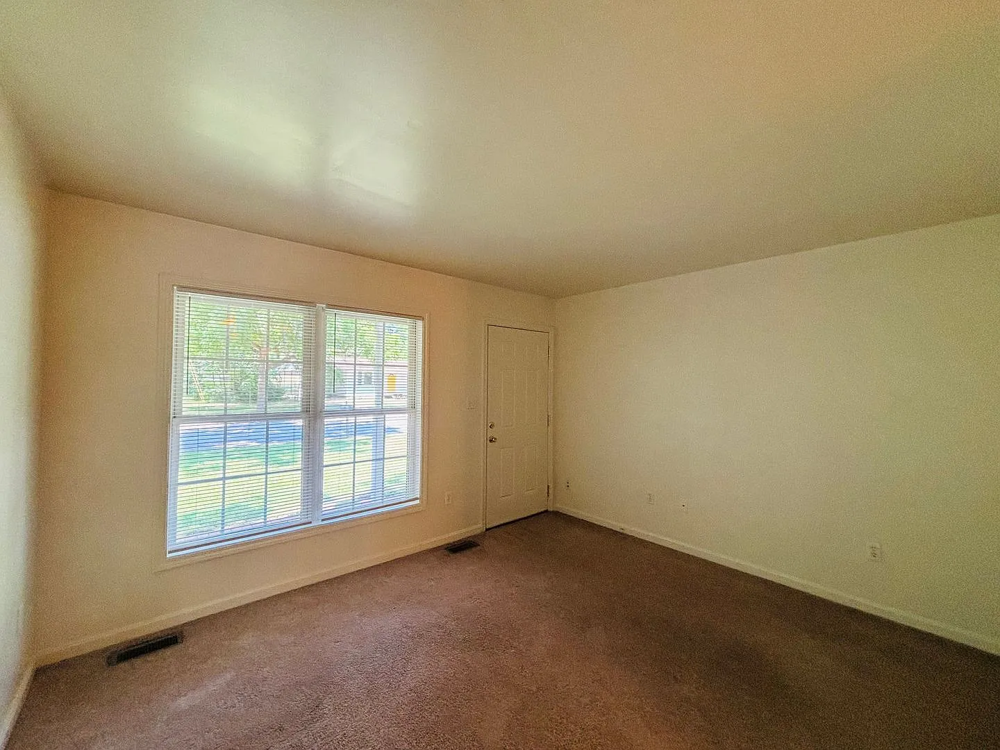 2 Bedroom 2.5 Bathroom Townhouse — Photo 3