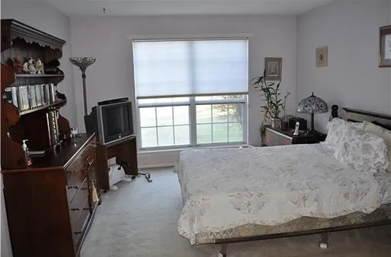 2 bed, 1052 sqft, $2,400 — Photo 2