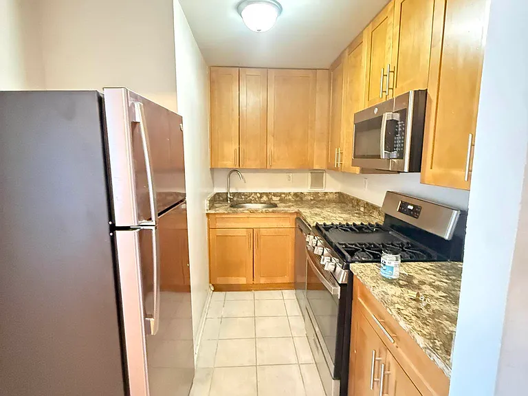 315 Ocean Pkwy #3W — Photo 2