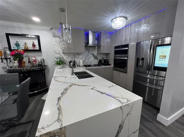 11275 SW 88th St #204K, Miami, FL 33173