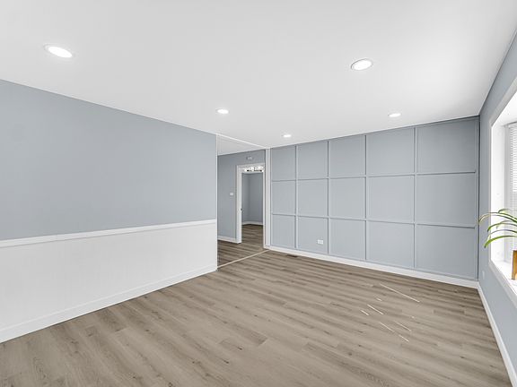 3rd image of 4548 Windsor Ct