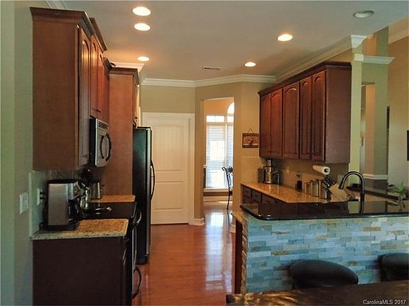 5th image of 2460 Mintew Cir