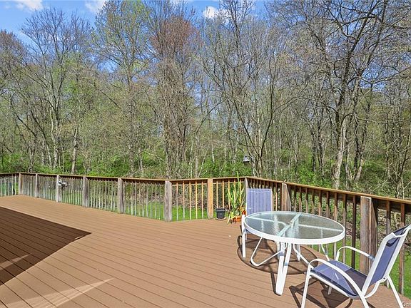 5th image of 17 Perry Ct