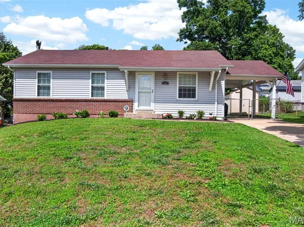 1407 Saint Gregory Ln, Saint Charles, MO 63304