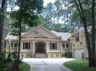 6 Ravenwood Rd, Hilton Head Island, SC 29928