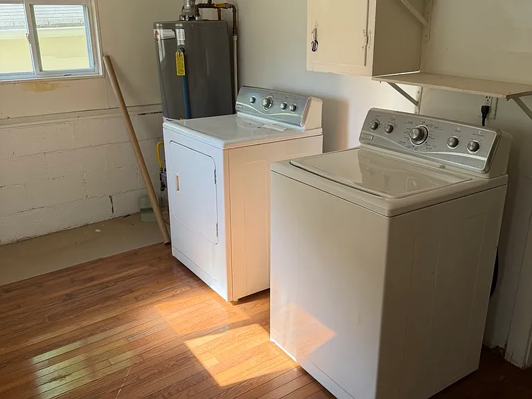 4204 Newton Dr NE — Photo 10