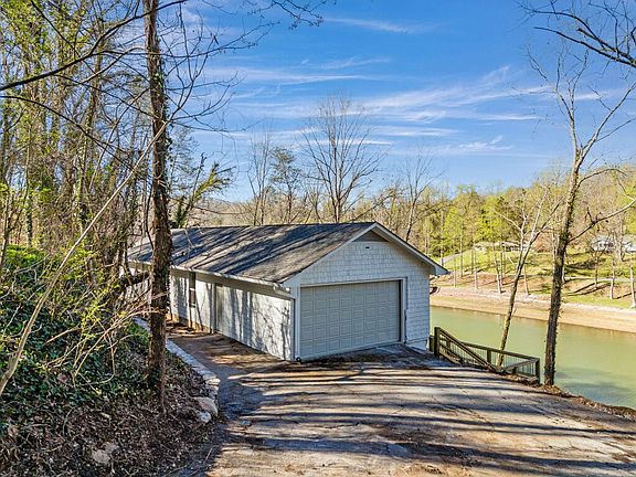 5th image of 462 Bluff Rd