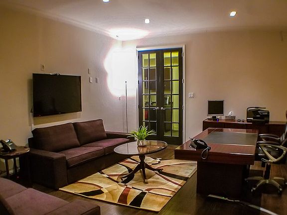 5th image of 325 W 57th St APT 2B