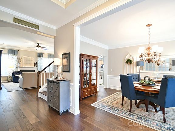 2nd image of 7867 Woodmere Dr