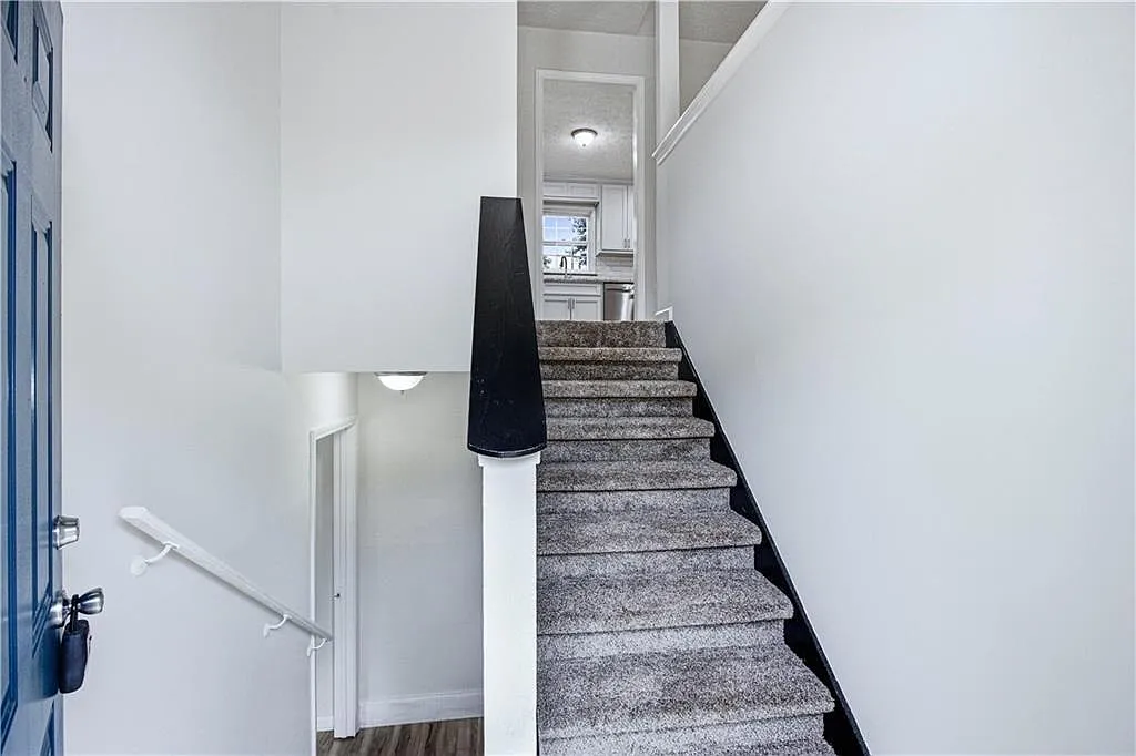 3 bed, 2.0 bath, 1164 sqft, $1,950 — Photo 2