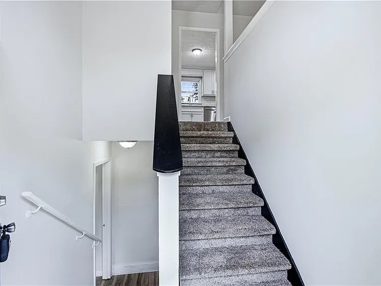 1600 Sugar Plum Dr SW — Photo 2