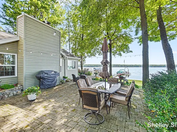 3220 Wolf Lake Dr, Baldwin, MI 49304