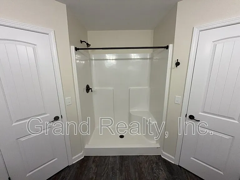 4025 Brittany Ln — Photo 10