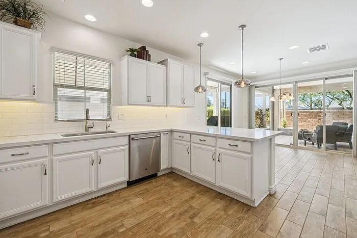 211 E Brinley Dr — Photo 15