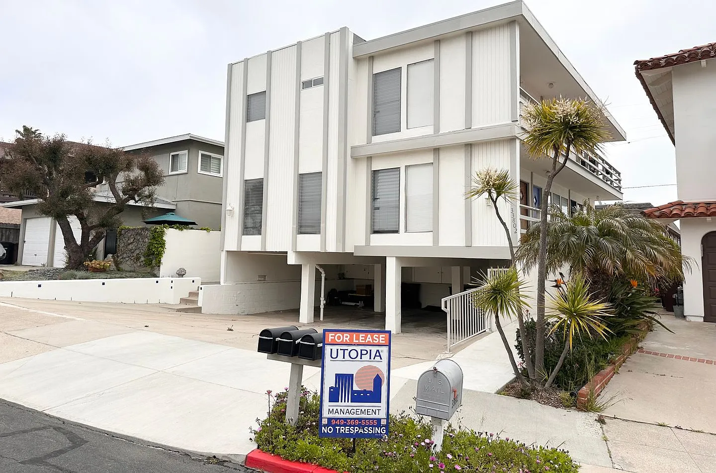 $1000 Off 1st Months Rent!! Two Bedroom In Desirable Dana Point!! — Photo 2