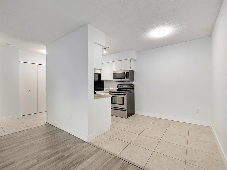 9857 Manchester Dr #407 — Photo 9
