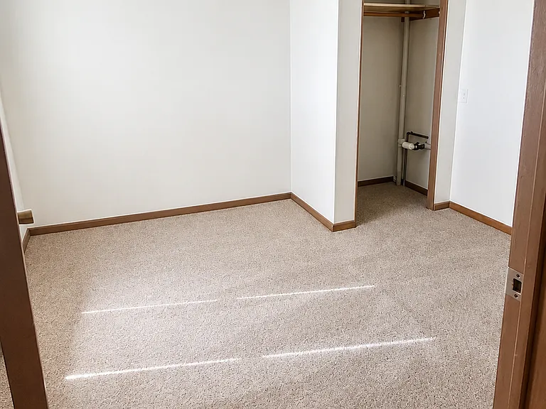 115 W Pearl St — Photo 11