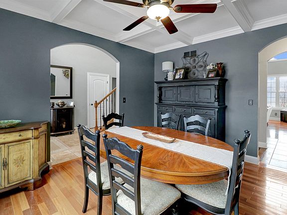 5th image of 1110 Thornberry Ln