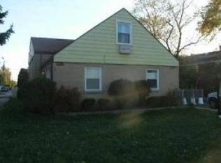 9213 Burlington Ave, Brookfield, IL 60513