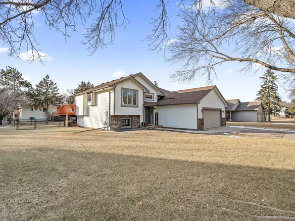 9325 Newton Ave N, Brooklyn Park, MN 55444