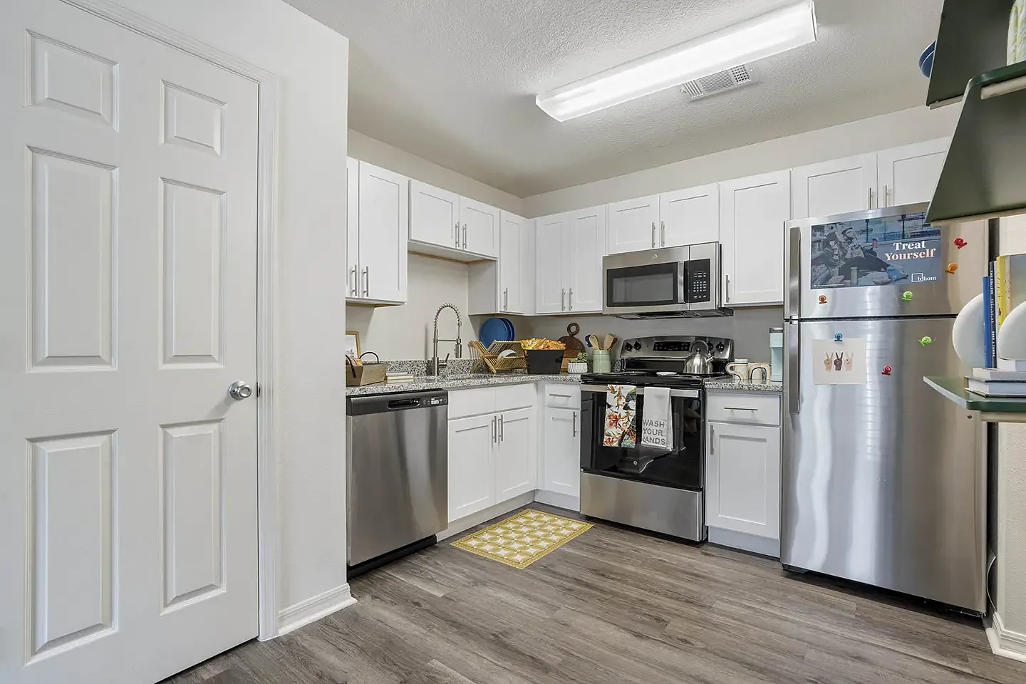 1 bed, 554 sqft, $1,599 — Photo 2