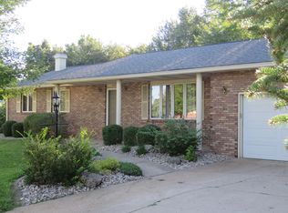 1224 W Woodfield Dr, Alton, IL 62002
