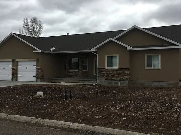 141 Powderhorn Dr, Mountain View, WY 82939