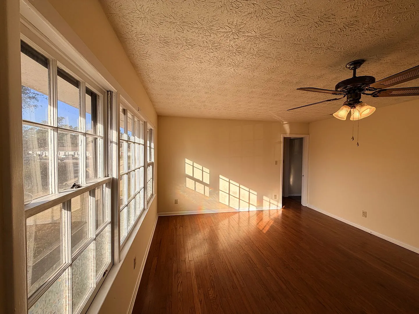 3 Bedroom/2 Bath home — Photo 2