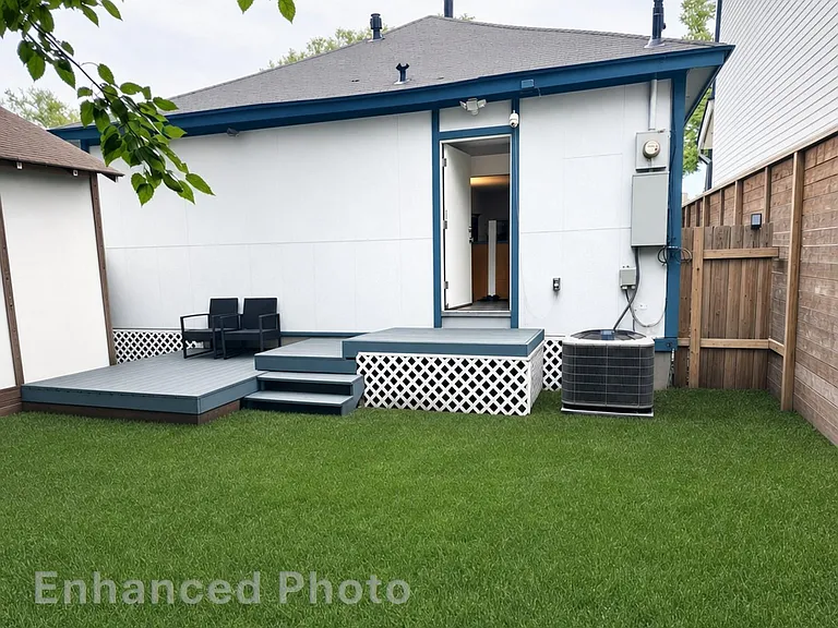 617 E 12th 1/2 St — Photo 13