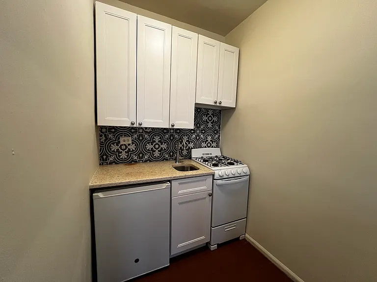 153 E 43rd St #5B — Photo 5