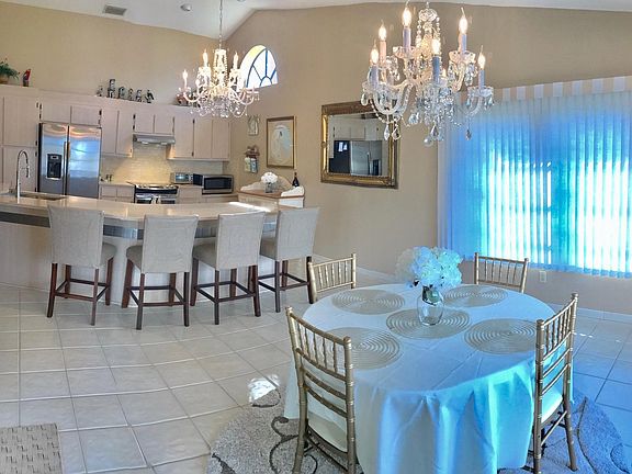 Kitchen/dinette area